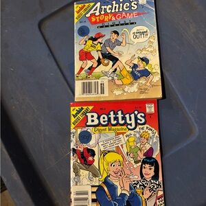 Archie & Betty Vintage Comic Digest Set - Red, Blue Covers